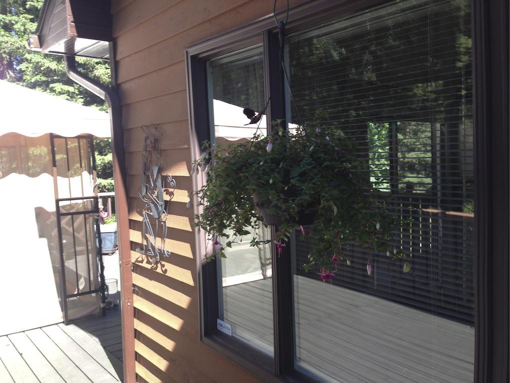Redwood Meadows Bed And Breakfast Bragg Creek Exterior photo